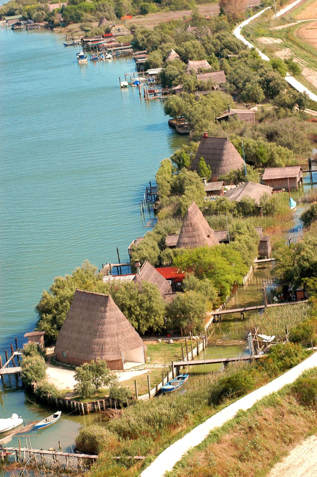 Casoni della laguna di Caorle dall'alto