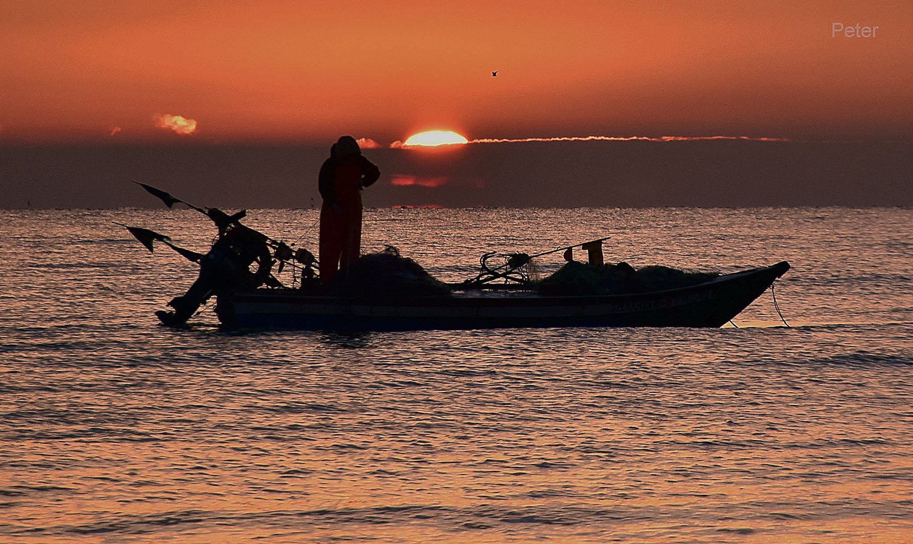 Pescatore al tramonto sull'Adriatico